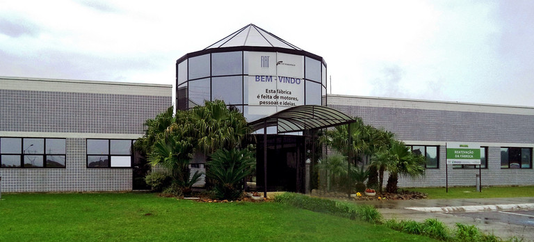 Der Haupteingang des Motorenwerks in Campo Largo, Brasilien.