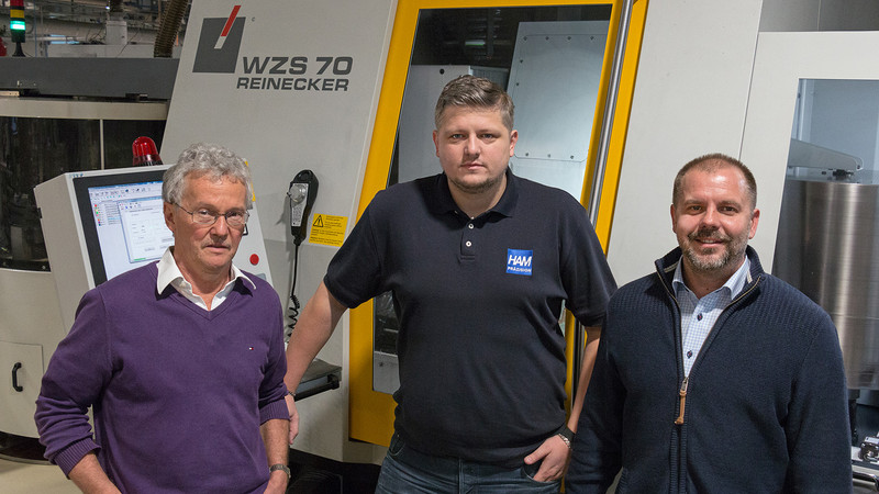 De droite à gauche : Andreas Marcus Maier, directeur de production de HAM Précision, Dawid Jaruga, directeur de production des outils en carbure monobloc de HAM Précision, Jörg Federer, directeur de l’ingénierie d’application NUMROTO.