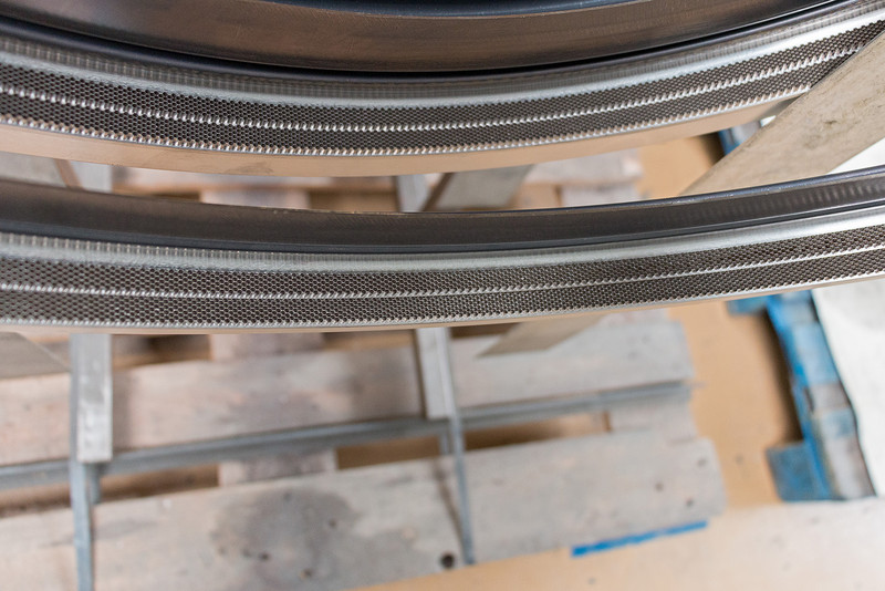 détail de la structure alvéolée ultra-fine d’un élément de moteur d’une turbine d’avion détail de la structure alvéolée ultra-fine d’un élément de moteur d’une turbine d’avion