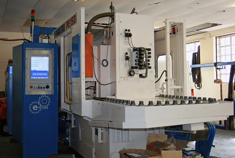 Una dentatrice Pfauter PE150 ricondizionata.