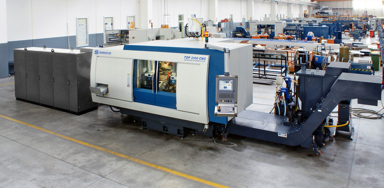 配备 NUM Flexium+ CNC 控制单元的 TOP 2100 CNC 复合机床整机视图。