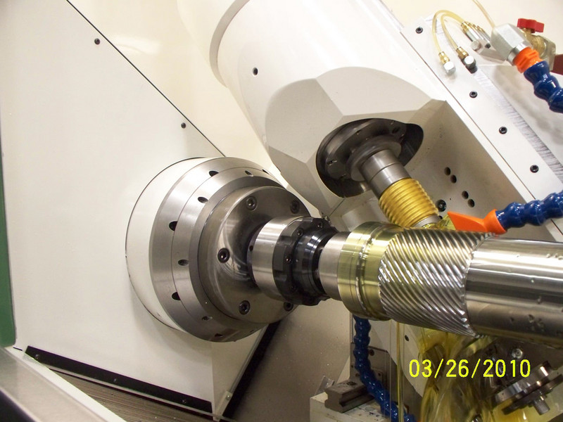 The 400H gear hobber features a unique CNC servo-driven tailstock. The 400H gear hobber features a unique CNC servo-driven tailstock.