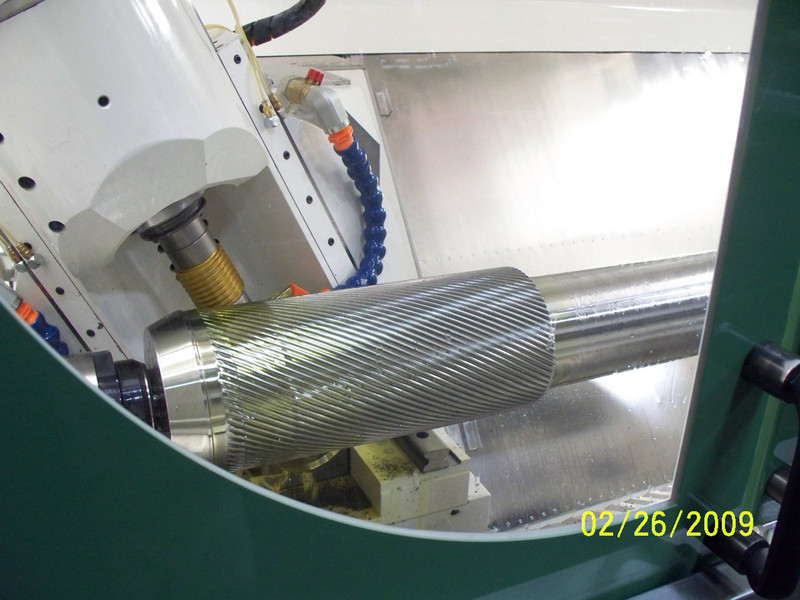 The 400H gear hobber features a unique CNC servo-driven tailstock. The 400H gear hobber features a unique CNC servo-driven tailstock.